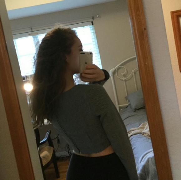 WAYF Houndstooth Long Sleeve Zip Crop Top - Picture 3 of 6